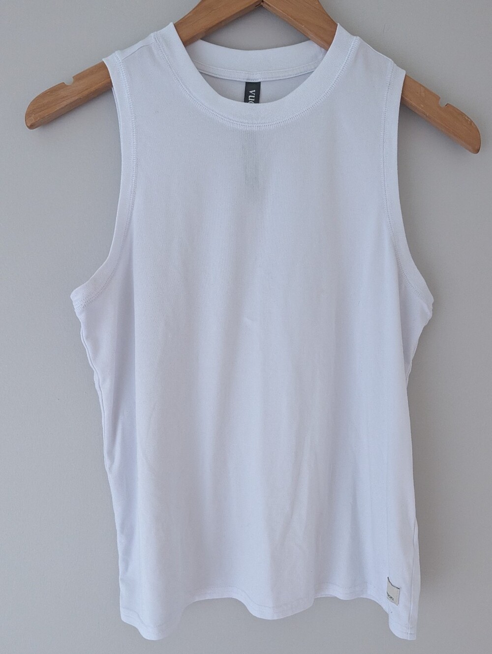 Vuori White Performance Tank Top S Stretch Athletic Workout Activewear